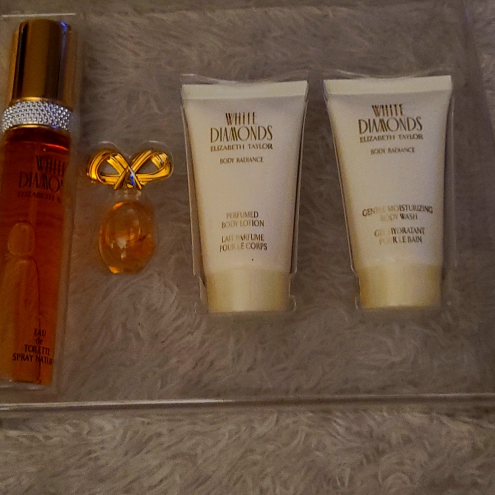 White Diamonds perfume set with tags in case. See description.  Elizabeth Taylor